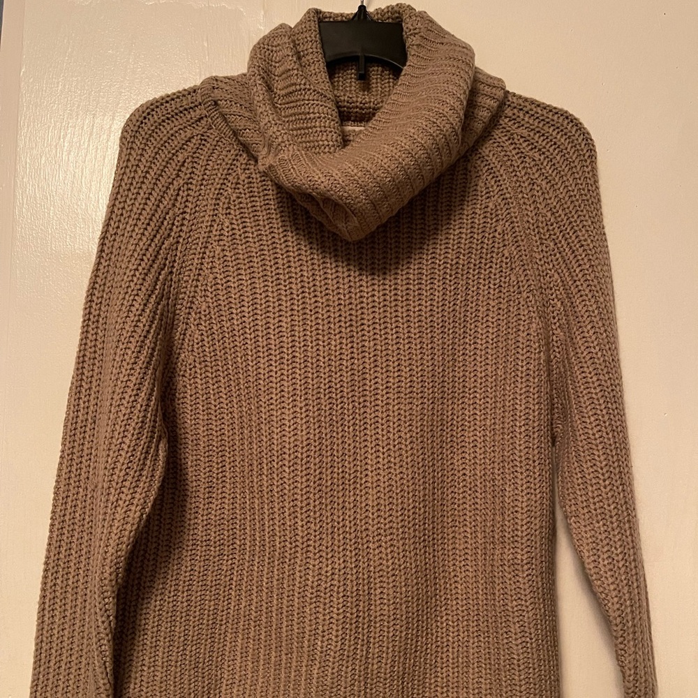 Knitted turtle neck
